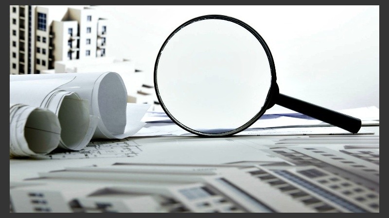 Consta de 16 asignaturas distribuidas en cinco cuatrimestres, previendo que el dictado del primero comience en julio.