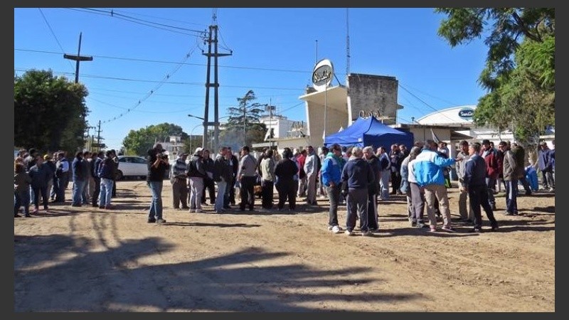 El acampe comenzó el miércoles a la medianoche y continúa.