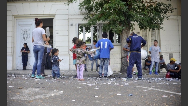Protestas de carreros que no aceptan el fin de la tracción a sangre.
