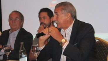 Fuerte cruce entre Broglia y Giammaría en la asamblea de la Rosarina.