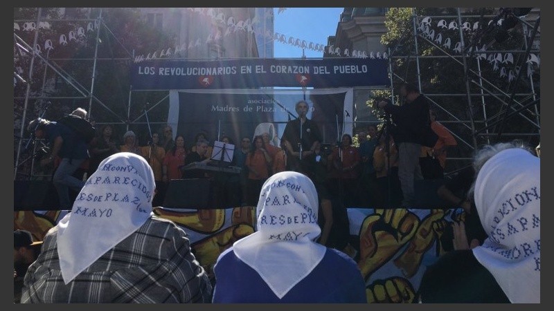 Emotivo acto por los 40 años de las Madres de Plaza de Mayo. 