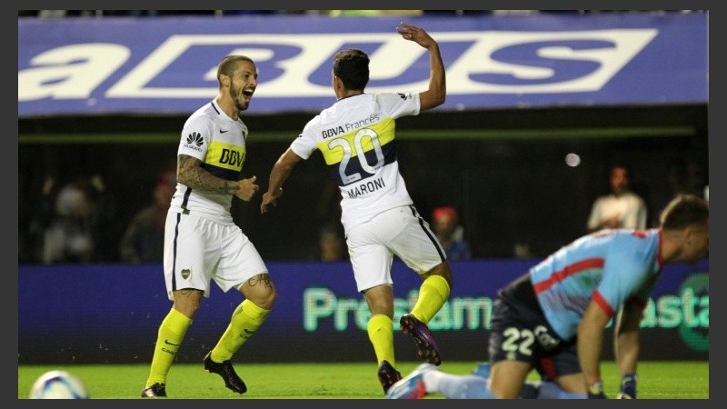Benedetto y Maroni, goleadores en la Bombonera ante Arsenal. 
