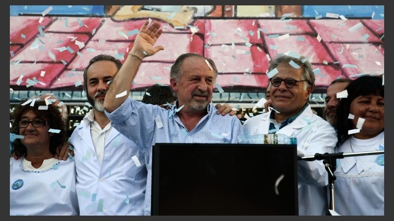 El acto fue en la carpa docente sobre la Plaza de los dos Congresos.