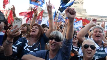El acto fue en la carpa docente sobre la Plaza de los dos Congresos.