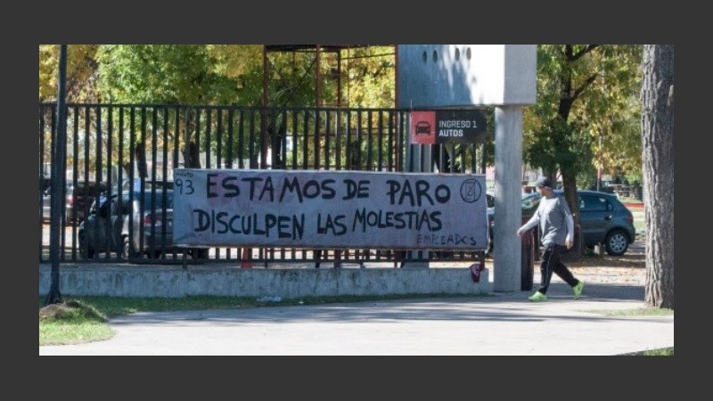 Newell's volvió al paro, esta vez por el despido de tres trabajadores. 