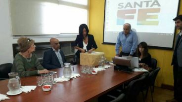 La apertura de un solo sobre.