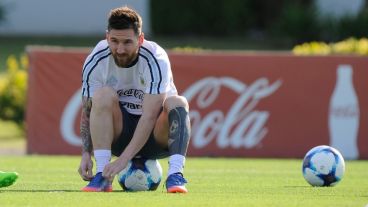 Por ahora, el crack rosarino debe cumplir tres partidos más.