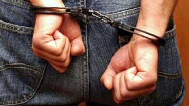 El joven fue detenido arbitrariamente varias veces.