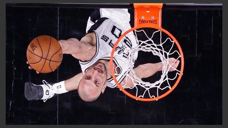 Manu en acción ante los Rockets.