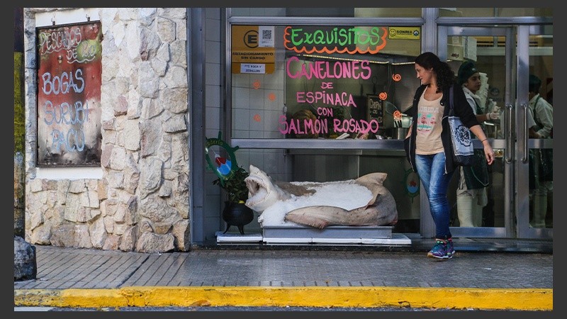 Parte del frente del local en Paraguay y Zeballos.