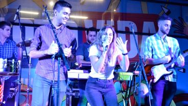 La jornada concluyó con un recital de la banda Naoma.