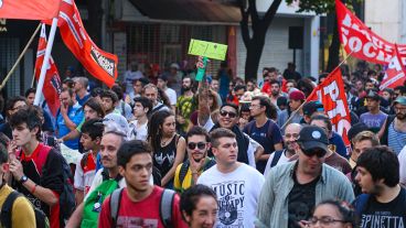 Mucha gente participó de la marcha este sábado por la tarde. (Alan Monzón/Rosario3.com)