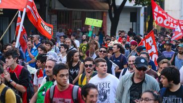 Mucha gente participó de la marcha este sábado por la tarde. (Alan Monzón/Rosario3.com)