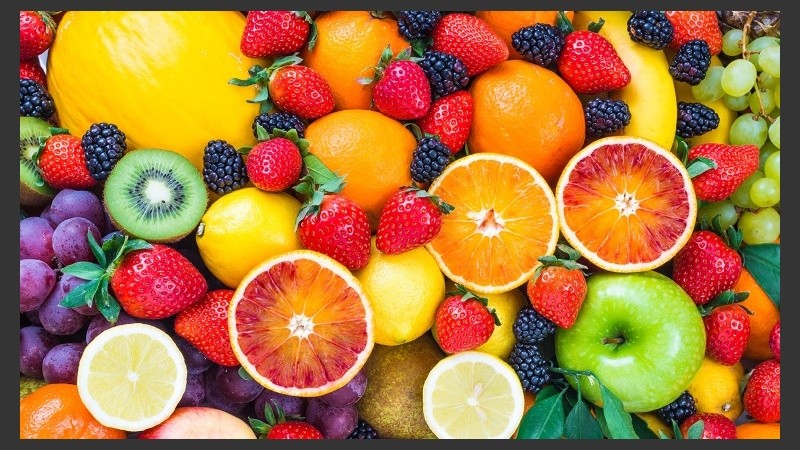 Se recomienda adoptar hábitos de vida saludable, descansar de 7 a 8 horas por día y evitar hábitos tóxicos como el alcohol y el tabaco.