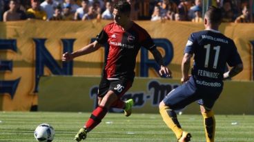 Escobar, en un clásico ante Central.