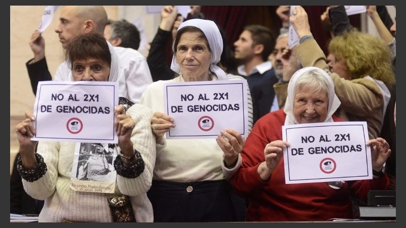 Madres y Abuelas fueron ovacionadas al ingresar al recinto.