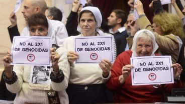 Madres y Abuelas fueron ovacionadas al ingresar al recinto.