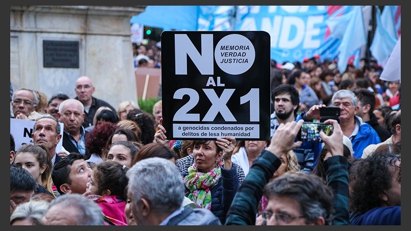 Rosario se manifestó en contra del 2x1. (Alan Monzón/Rosario3.com)