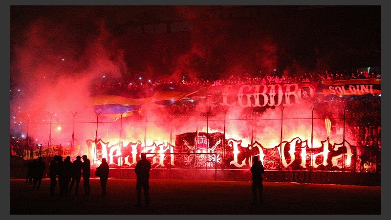 A las 20.01 se apagaron las luces y comenzó la fiesta.
