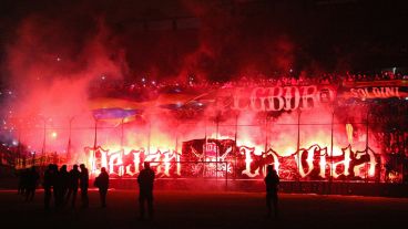 A las 20.01 se apagaron las luces y comenzó la fiesta.