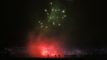 A las 20.01 se apagaron las luces y comenzó la fiesta.