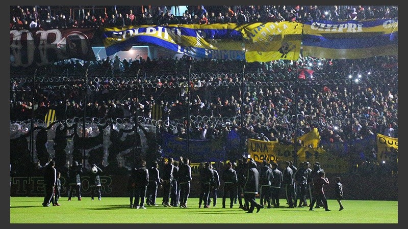 A las 20.01 se apagaron las luces y comenzó la fiesta.