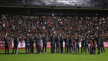 A las 20.01 se apagaron las luces y comenzó la fiesta.