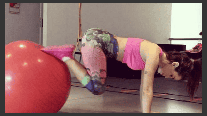 La cantante pop entrena duro para mantener su figura.