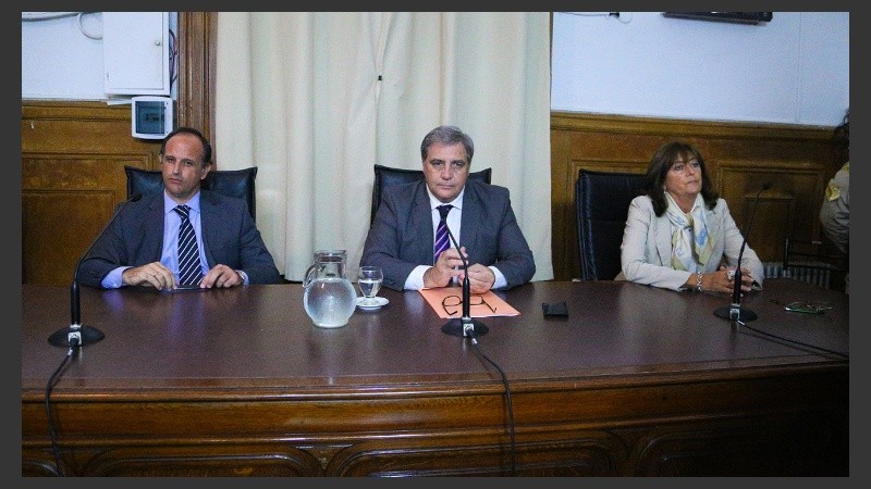 Los jueces: José María Escobar Cello, Luciano Lauría y María Ivón Vella.