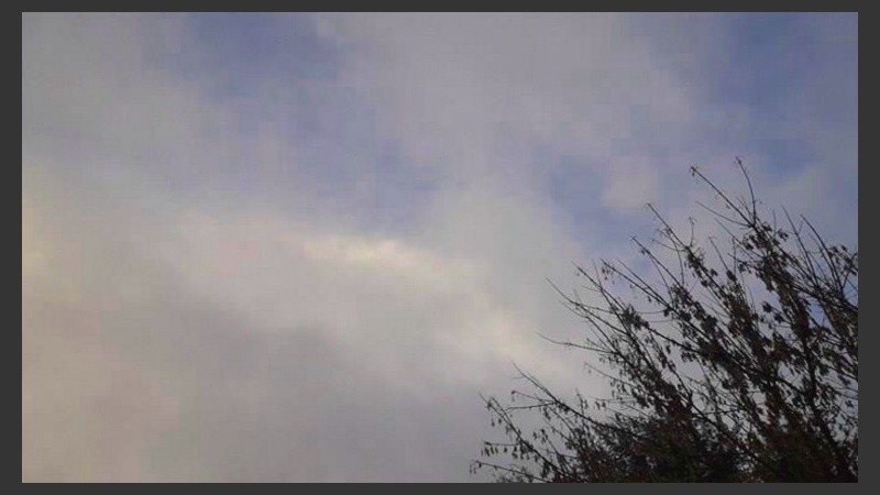 Seguía mayormente nublado pero sin amenaza.