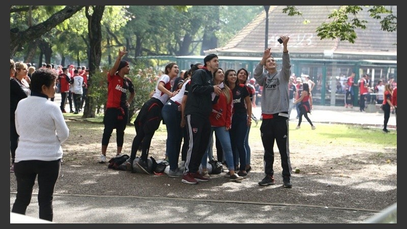 Un grupo antes de ingresar al estadio.