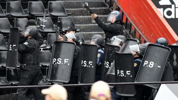 La policía intervino dentro del Marcelo Bielsa.