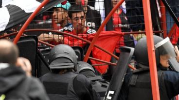 La policía intervino dentro del Marcelo Bielsa.