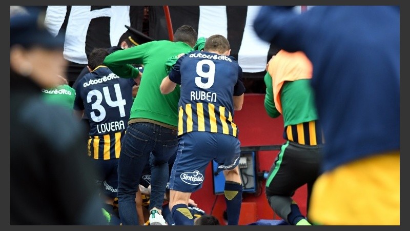 Jugadores canallas se retiraron entre agresiones.