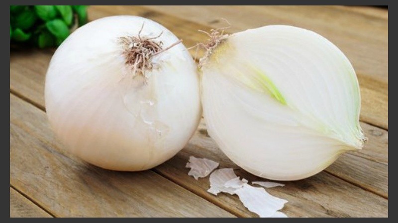 Las cebollas y el ajo son alimentos muy buenos para combatir la bacteria que causa gastritis.