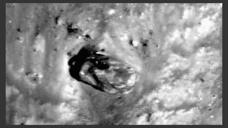 Avistaron vehículo militar extraterrestre en la luna. 