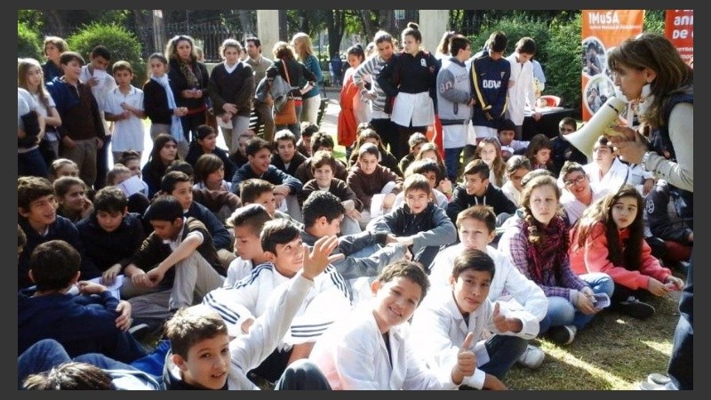 Cada ruta es un camino, un itinerario anclado en tres territorios concretos denominados Postas donde se trabajan propuestas pedagógicas y lúdicas.