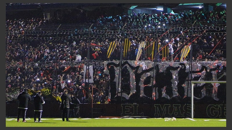 Los ataúdes con los colores de Central que se vieron en la popular leprosa durante el banderazo.