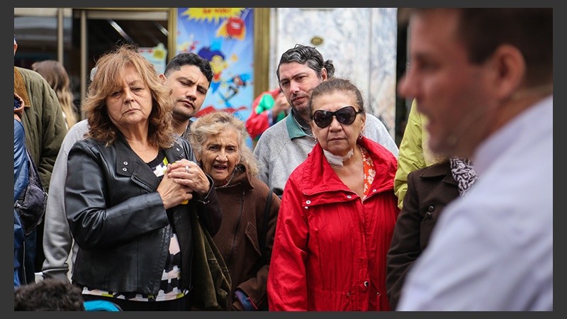 El público ocasional escuchó atento los secretos de los chefs. (Alan Monzón/Rosario3.com)