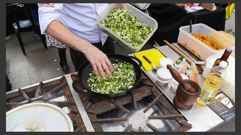 Manos a la obra. La clase abierta para los amantes de la cocina. (Alan Monzón/Rosario3.com)