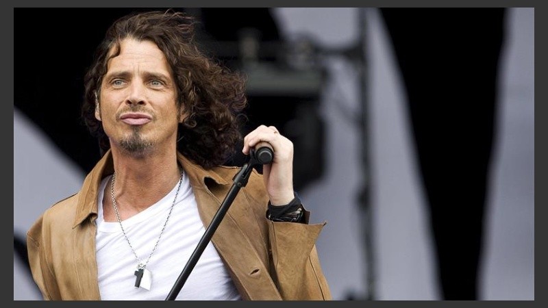 Cornell tenía 52 años. 