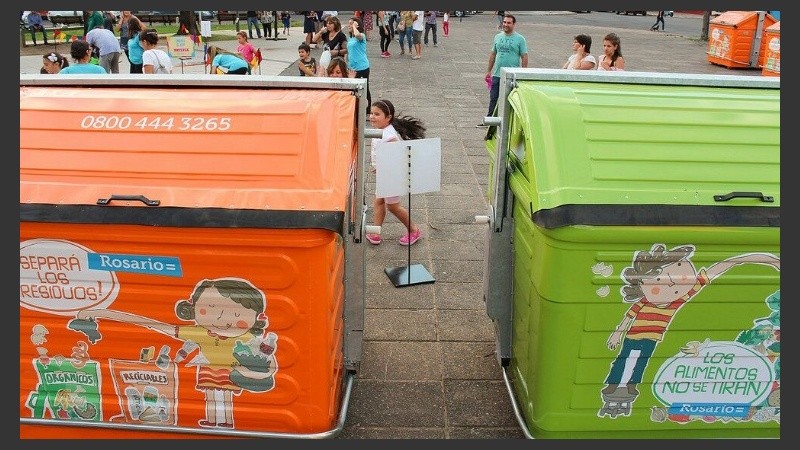 Actualmente, hay 500 contenedores naranjas y se sumarán 460 para fin de año. 