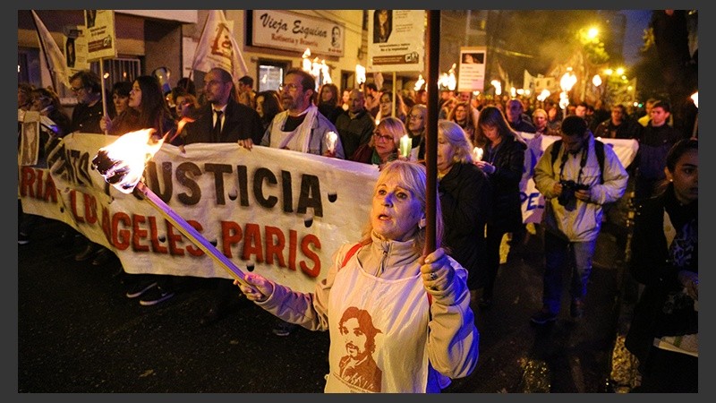 La marcha arrancó en los Tribunales provinciales y culminó frente a Gobernación.