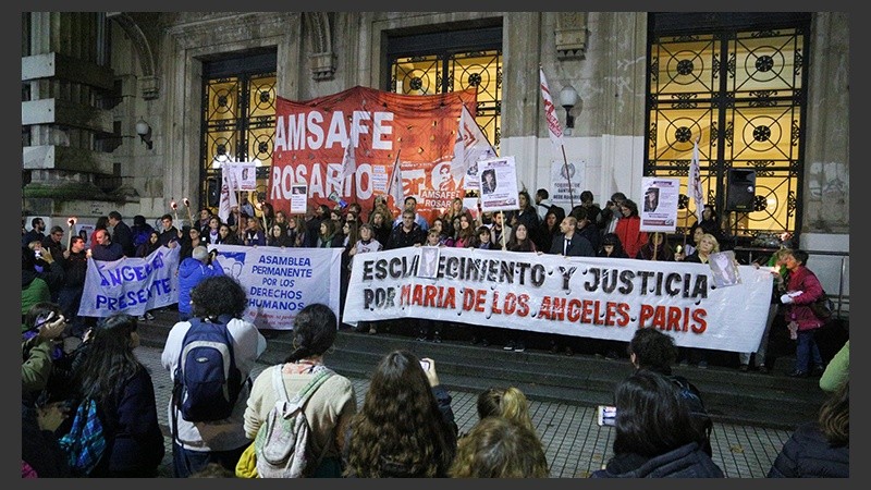 La movilización terminó en la puerta de Gobernación.