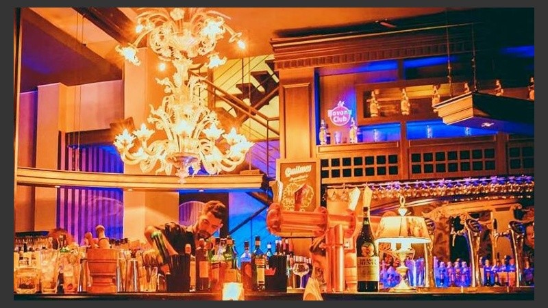 Queens Bar enciende sus motores.