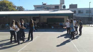 Gabriela dijo que su hijo todavía no puede regresar a clases.