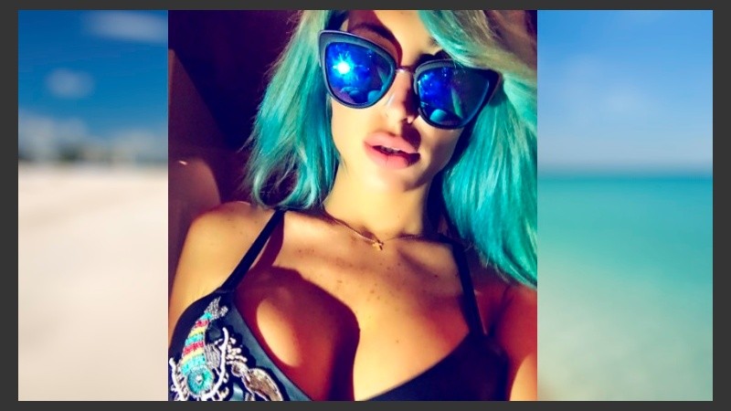 La Griega imitó a Pamela Anderson.