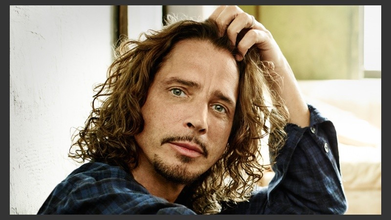 Cornell se introdujo en el mundo de la música a los 7 años. 