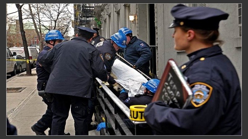 Un hombre sobrevivió a una caída de 150 metros. 