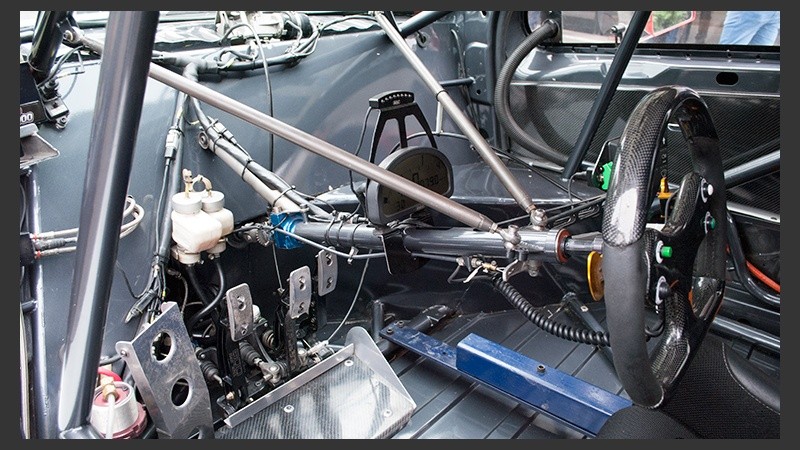 Uno de los autos en los jardines de Televisión Litoral. 